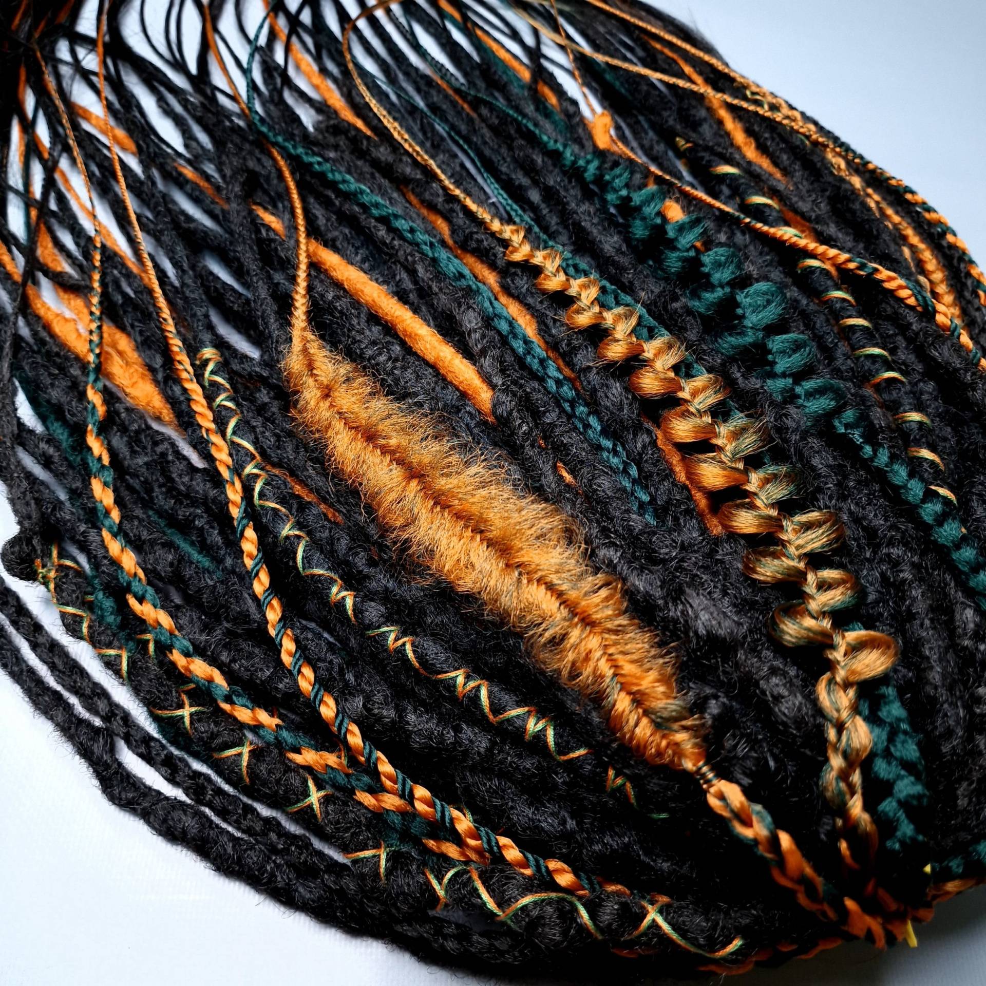 Gehäkelte Dreads De Erweiterung Von Dreadlocks Und Zöpfen Schwarze Textur Doppelendiges Häkelnadel Set von TsymayDreads