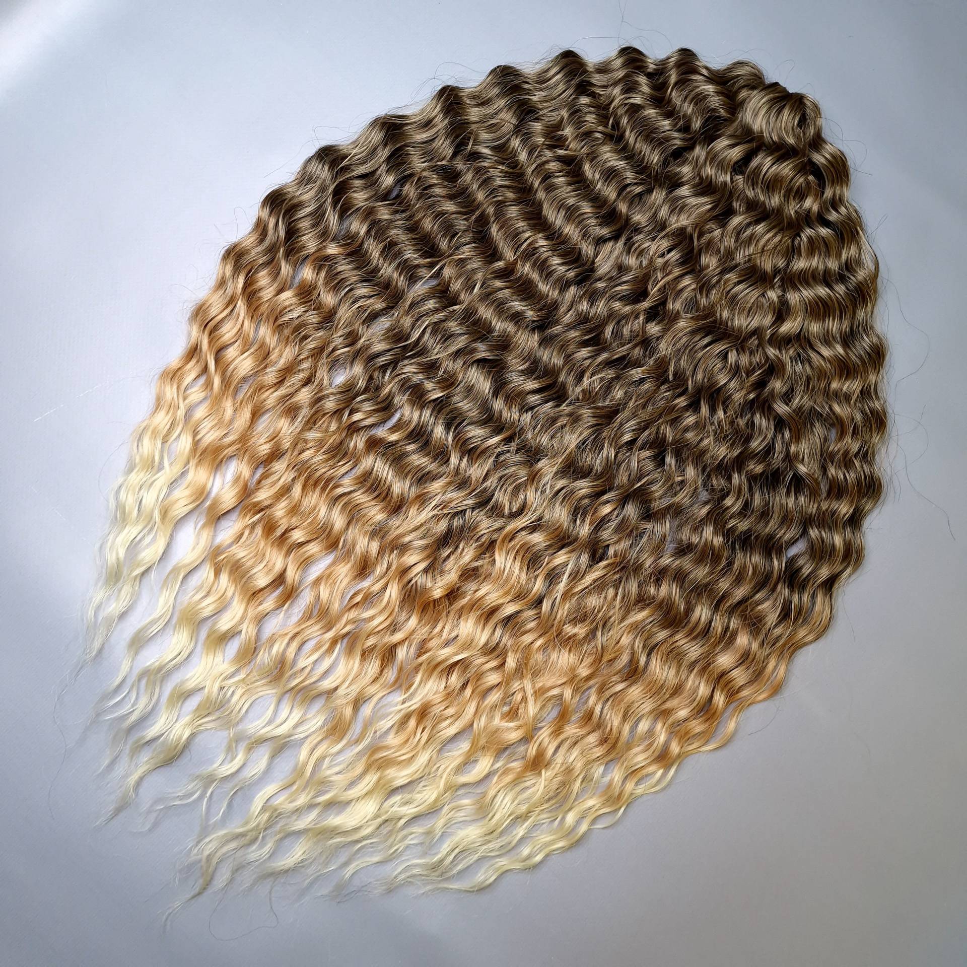 Lebendige Ombre-Haarverlängerung Mit Tiefen Wellen Zum Flechten - Ariel Curl Water Wave Synthetikgeflecht von TsymayDreads