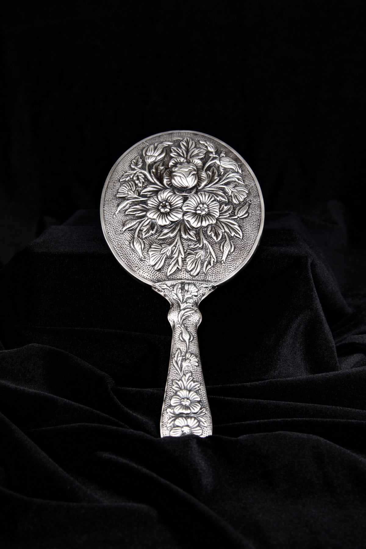 Kara Gül Motivli Özel Yapım El Aynası Kara Gül Motivli Özel Yapım El Aynası von TuranSilver