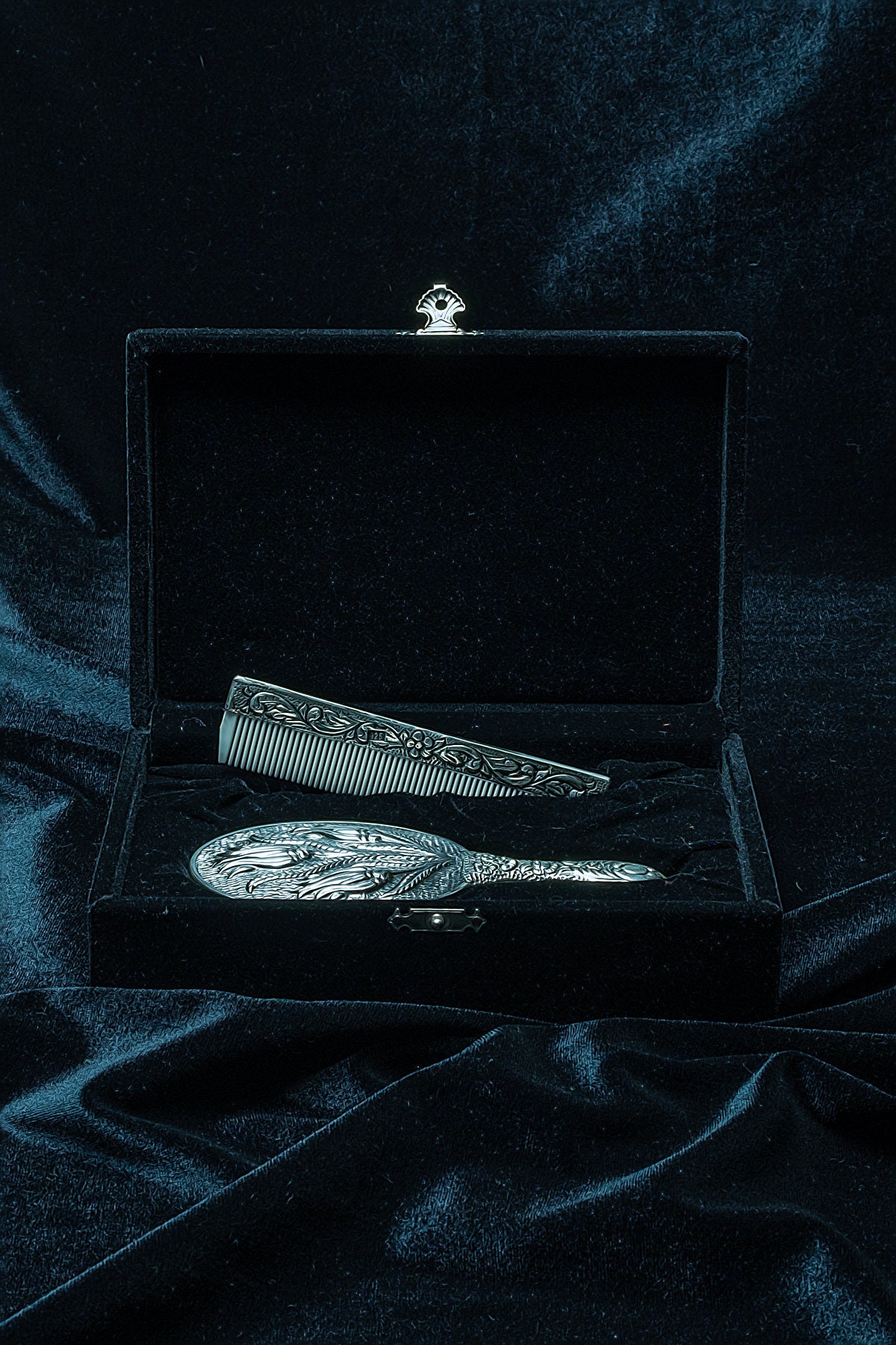 Lale Motifli El Aynası Ve Kemik Tarak Seti 925 Ayar Gümüş Yapımı von TuranSilver