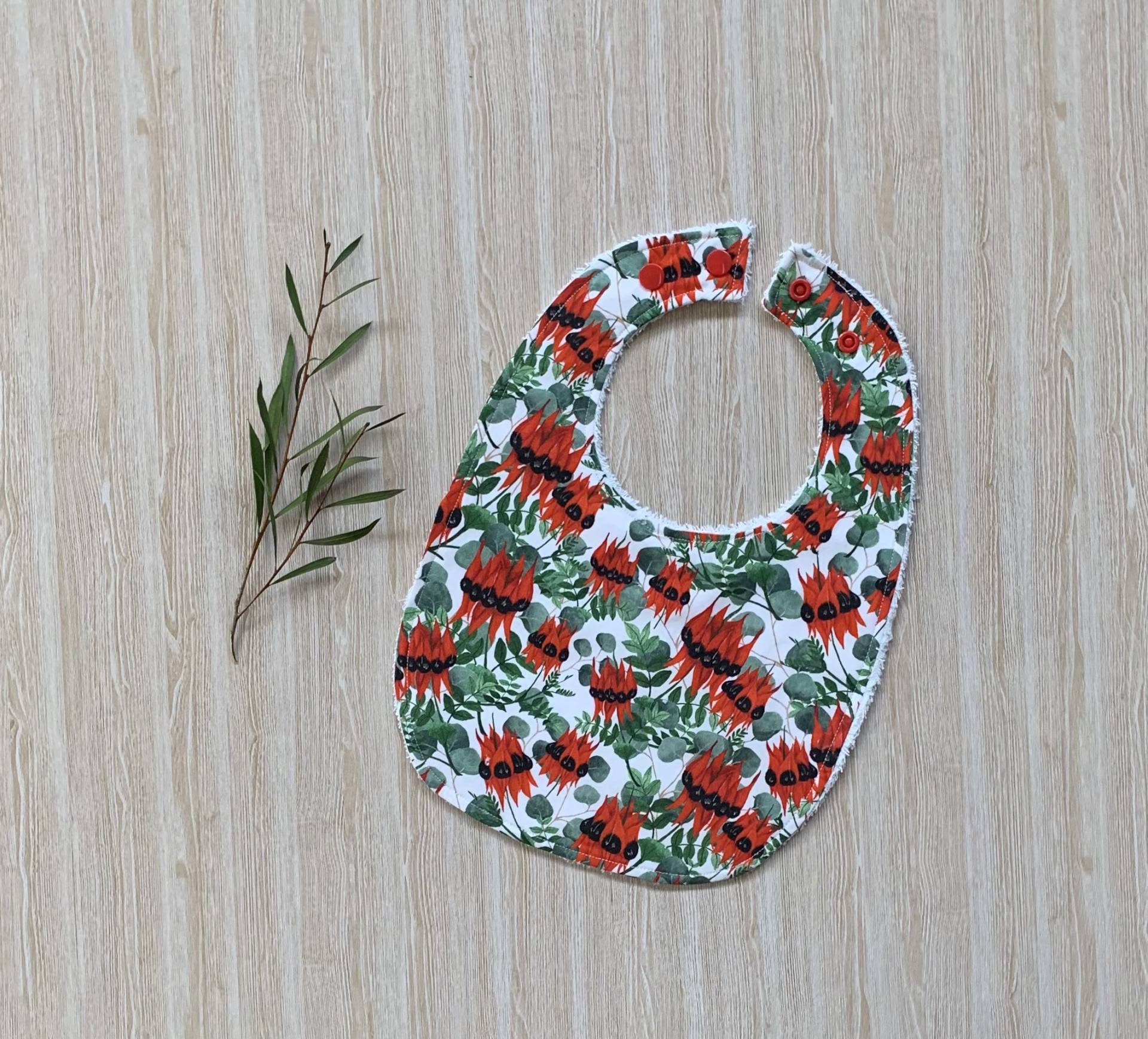 Frottee Lätzchen Mädchen, Aussie Digitaldruck Sturt Desert Pea, Mit Druckknöpfen Frottee Lätzchen Mädchen, Aussie Digitaldruck Sturt Desert Pea, Mit Druckknöpfen von TwoBlackRabbits