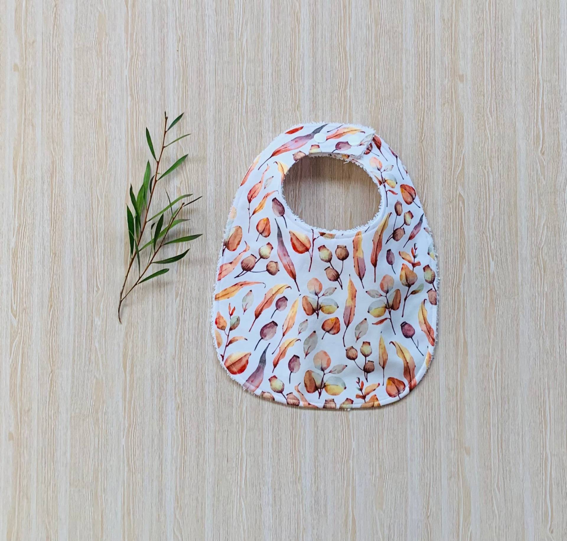 Entzückende Frottee Baby Lätzchen - Perfekt Für Mealtime Messes Entzückende Frottee Baby Lätzchen - Perfekt Für Mealtime Messes von TwoBlackRabbits