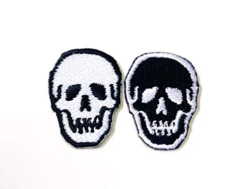 TH Set mit 2 kleinen schwarzen und weißen Totenkopf-Skelett-Logos zum Aufnähen oder Aufbügeln TH Set mit 2 kleinen schwarzen und weißen Totenkopf-Skelett-Logos zum Aufnähen oder Aufbügeln von Tyga_Thai