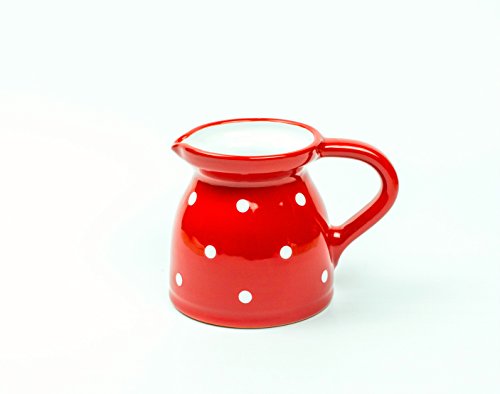 Keramik Milchkrug 0,5 l Rot mit Weißen Punkten – Handgemachtes Milchkännchen aus Ton im Landhausstil – Spülmaschinenfest und Mikrowellengeeignet – Dicke Glasur – Made in EU – Unikat von UNGARNIKAT