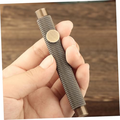UTHCLO Vintage Messing Füllfederhalter Feinspitze Tragbarer Mini Kalligraphie Stift mit Schwarzer Tinte Modischer Lippenstift Look Kompakter Schreibstift für Künstler und Studenten UTHCLO Vintage Messing Füllfederhalter Feinspitze Tragbarer Mini Kalligraphie Stift mit Schwarzer Tinte Modischer Lippenstift Look Kompakter Schreibstift für Künstler und Studenten von UTHCLO