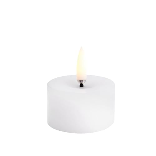 UYUNI LED-Stumpenkerze mit Wachsspiegel aus Paraffinwachs Nordic White Smooth 2,8 cm UYUNI LED-Stumpenkerze mit Wachsspiegel aus Paraffinwachs Nordic White Smooth 2,8 cm von UYUNI