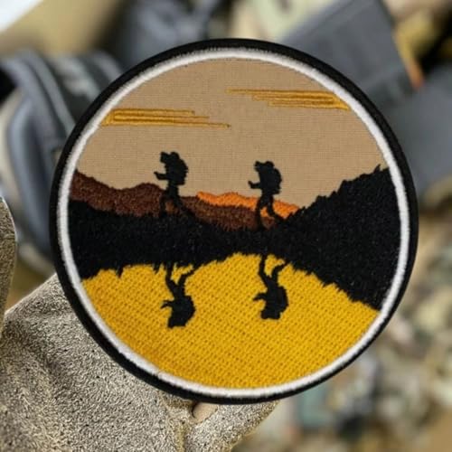 "Sonnenuntergangswanderung" Kampf Militär Moral Bestickter Aufnäher mit Haken- und Flauschbänder. von Ueiwffzo