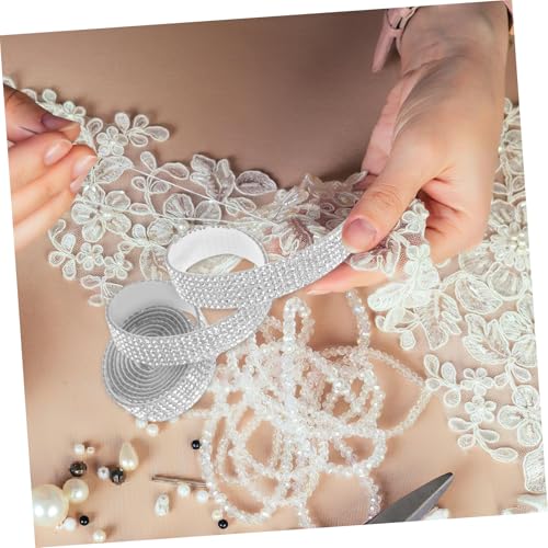 Uonlytech 3 Rollen Selbstklebendes Strassband mit Reihen Glitzersteinen Vielseitige Dekoration für Kleidung Schuhe Taschen DIY Basteln Langlebiger Kleber Einfach Anzuwenden von Uonlytech