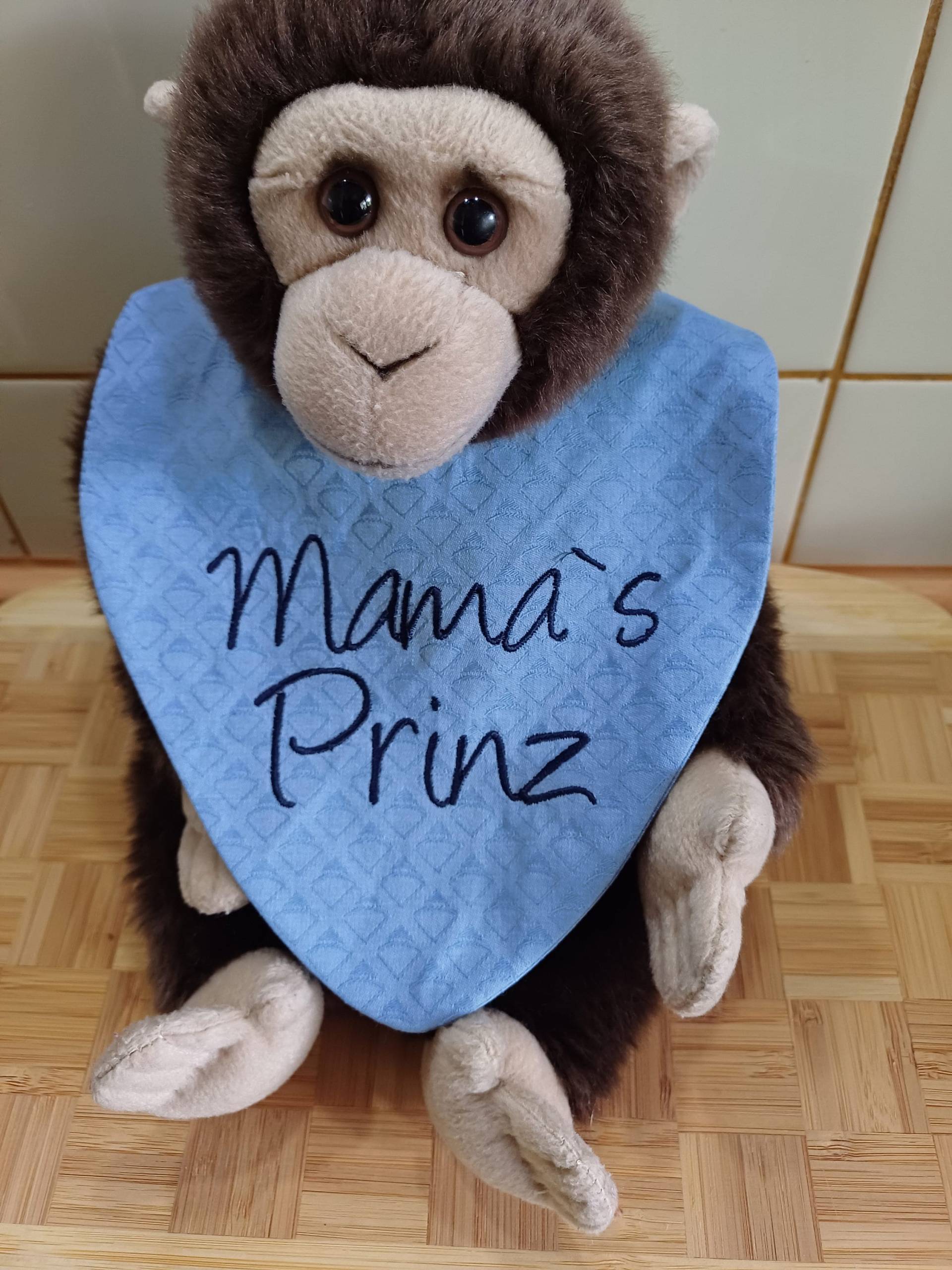 Besticktes Sabberlätzchen/Halstuch Für Babys "Mamas Prinz" - Blau Upcycling Unikat Handarbeit #12 Besticktes Sabberlätzchen/Halstuch Für Babys "Mamas Prinz" - Blau Upcycling Unikat Handarbeit #12 von UpcyclingbyPaMue