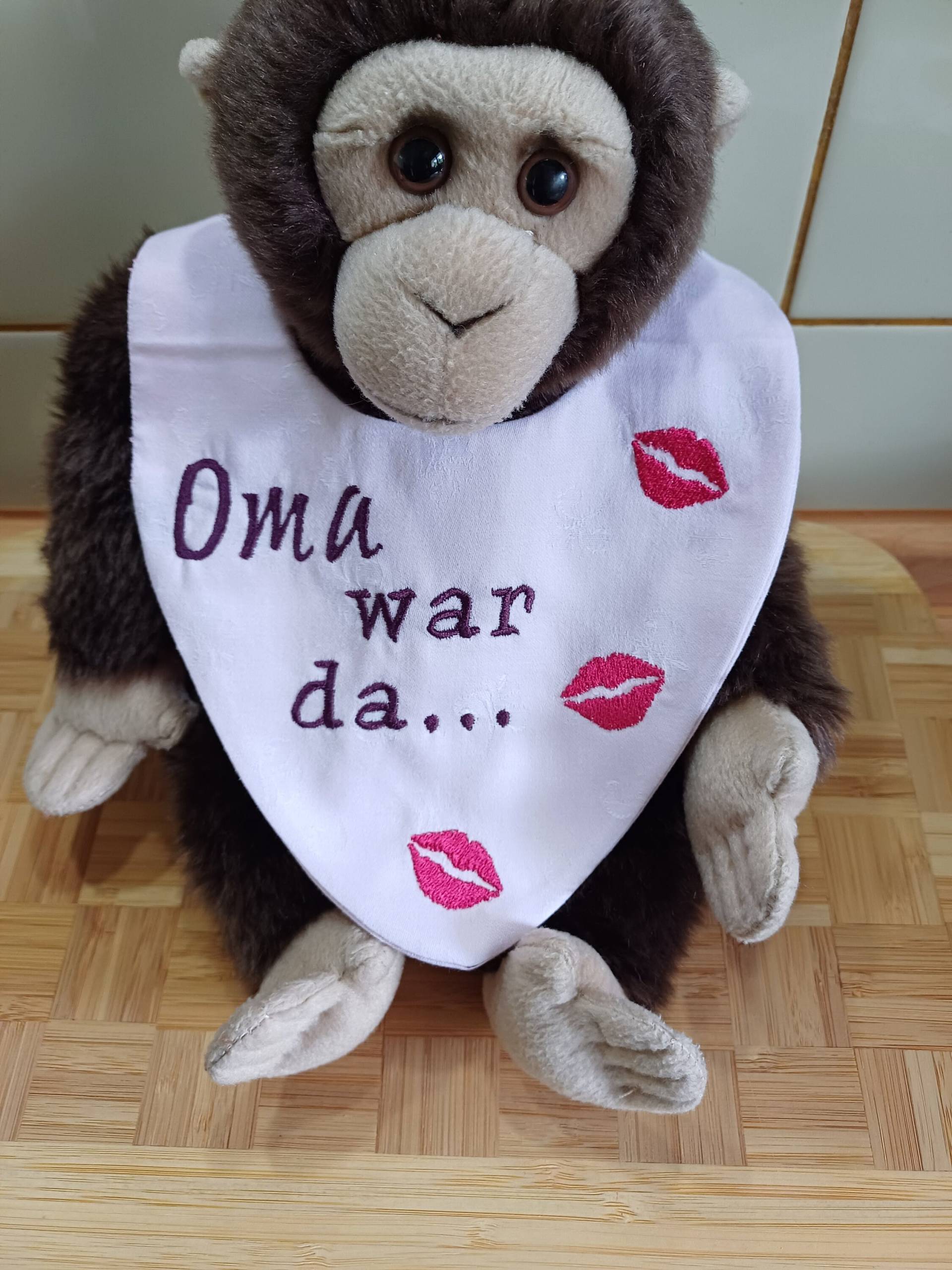 Besticktes Sabberlätzchen/Halstuch Für Babys "Oma War Da" - Rosa Upcycling Unikat Handarbeit #10 Besticktes Sabberlätzchen/Halstuch Für Babys "Oma War Da" - Rosa Upcycling Unikat Handarbeit #10 von UpcyclingbyPaMue