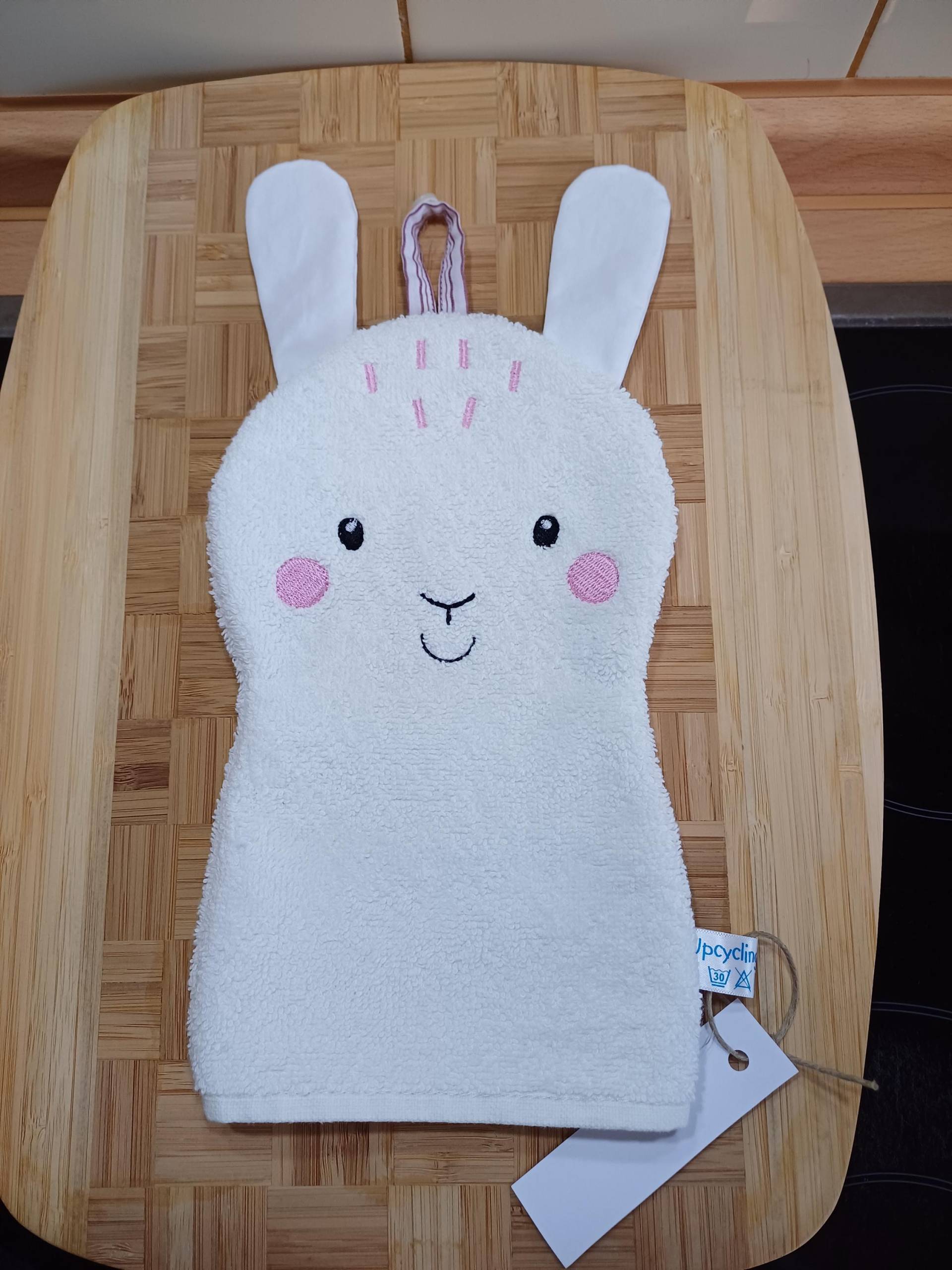 Tier-Waschlappen Hase Weiß - Upcycling Unikat Handarbeit #167 Tier-Waschlappen Hase Weiß - Upcycling Unikat Handarbeit #167 von UpcyclingbyPaMue
