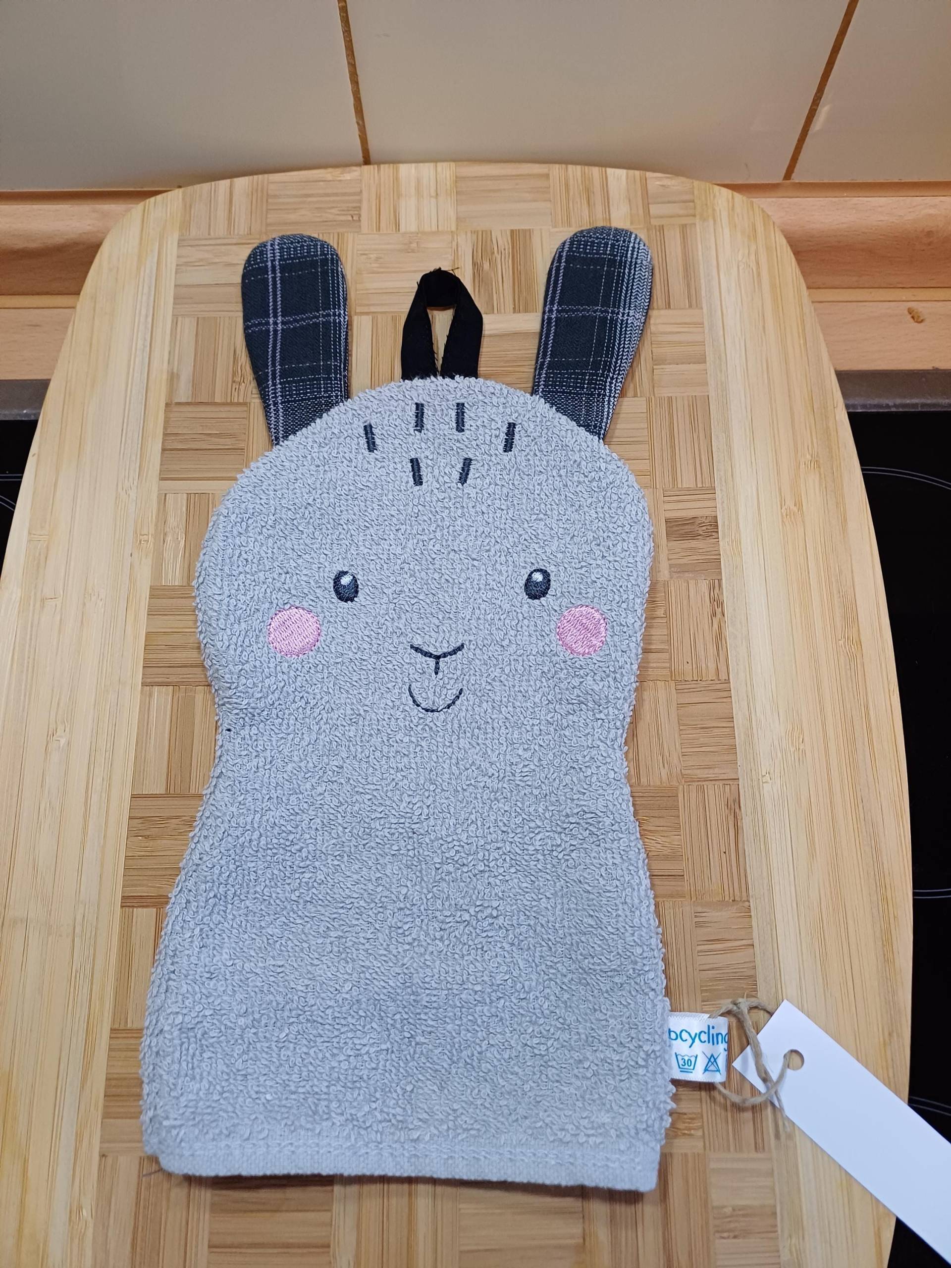 Tier-Waschlappen Hase Weiß - Upcycling Unikat Handarbeit #175 Tier-Waschlappen Hase Weiß - Upcycling Unikat Handarbeit #175 von UpcyclingbyPaMue