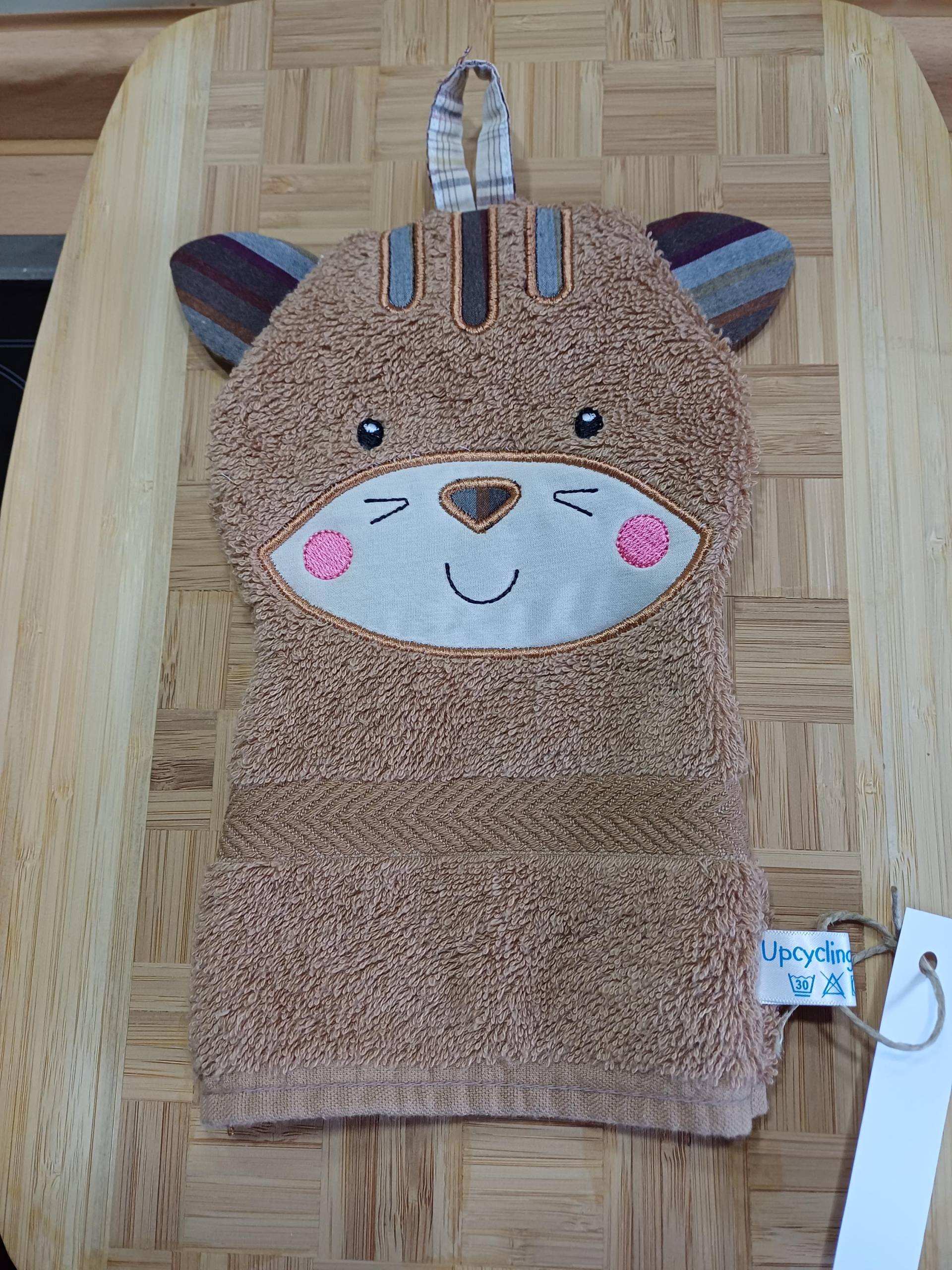 Tier-Waschlappen Katze Braun - Upcycling Unikat Handarbeit #169 Tier-Waschlappen Katze Braun - Upcycling Unikat Handarbeit #169 von UpcyclingbyPaMue