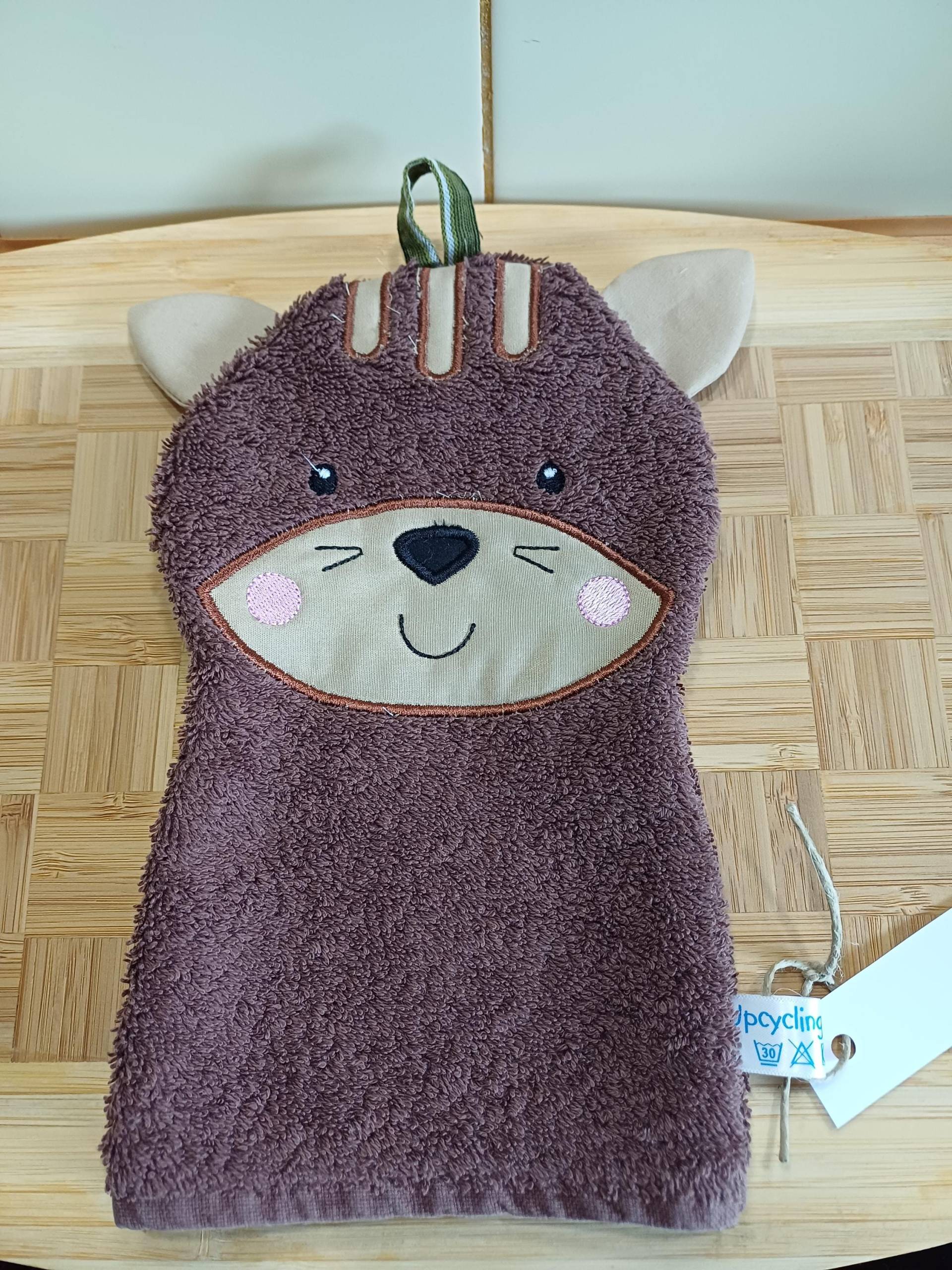 Tier-Waschlappen Katze Braun - Upcycling Unikat Handarbeit #189 Tier-Waschlappen Katze Braun - Upcycling Unikat Handarbeit #189 von UpcyclingbyPaMue