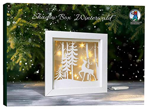 Ursus 21510001F - Shadow Boxes Winterwald, ca. 19 x 19 x 4 cm, Bastelset mit 3 Blatt Bastelkarton, 3D-Stern Effektfolie, LED Mikro Lichterkette, Klebeband, inklusive Bastelanleitung, weiß Ursus 21510001F - Shadow Boxes Winterwald, ca. 19 x 19 x 4 cm, Bastelset mit 3 Blatt Bastelkarton, 3D-Stern Effektfolie, LED Mikro Lichterkette, Klebeband, inklusive Bastelanleitung, weiß von Ursus