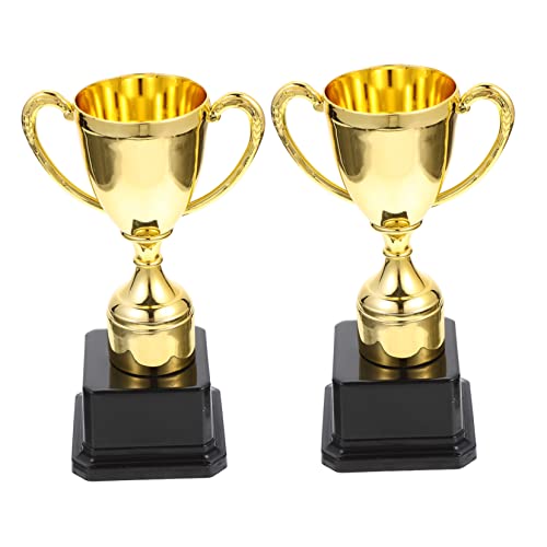VICASKY 2 Stück Leichte Kunststoff Trophäen Goldfarbe Kindgerechte Pokale als Auszeichnung für Kinderwettbewerbe als Belohnung und Anerkennung für Junge von VICASKY