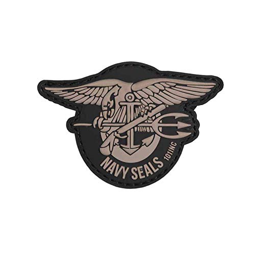 Van Os 3D PATCH NAVY SEALS US ARMY 4,5 x 7 cm GRAU HAKENKLETT GUMMI PVC AUFNÄHER Für Taktische Kleidung Rucksack Baseballkappe Uniform Weste EMBLEM Abzeichen Aufnäher … von Van Os