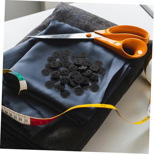 Veemoon 50 Stück Schwarze Runde Knöpfe aus Resin zum Annähen für DIY Bastelprojekte Vielseitige Handwerksknöpfe für Kleidung Scrapbooking Schmuck und Näharbeiten Veemoon 50 Stück Schwarze Runde Knöpfe aus Resin zum Annähen für DIY Bastelprojekte Vielseitige Handwerksknöpfe für Kleidung Scrapbooking Schmuck und Näharbeiten von Veemoon
