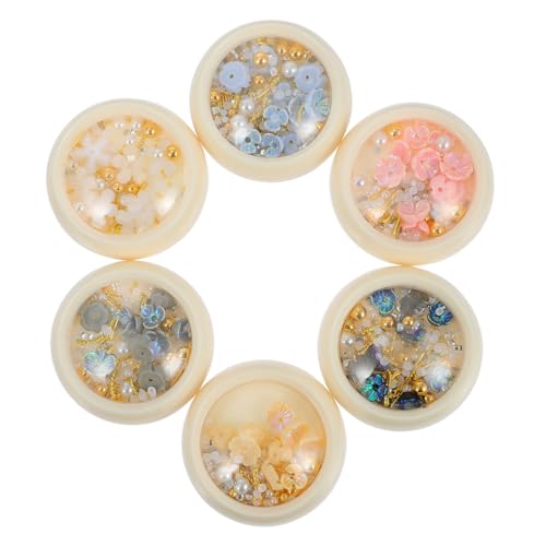 Veemoon 6 Boxen Nagel Schmuckset Kreative Nail Art Charms mit Blüten und Perlenmotiven für DIY Nageldesigns für Anfänger und Profis Veemoon 6 Boxen Nagel Schmuckset Kreative Nail Art Charms mit Blüten und Perlenmotiven für DIY Nageldesigns für Anfänger und Profis von Veemoon