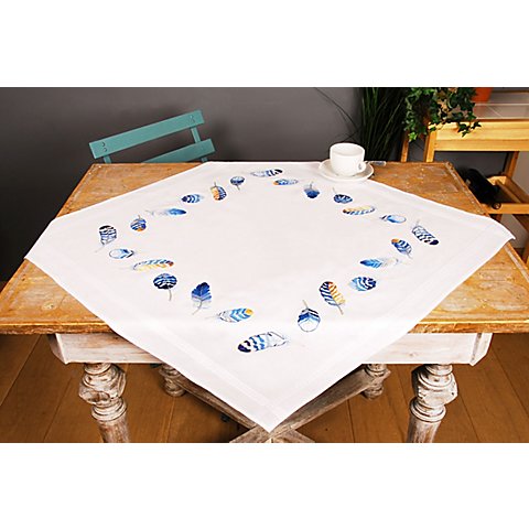 Stickmitteldecke "Blaue Federn" Stickmitteldecke "Blaue Federn" von Verachtert