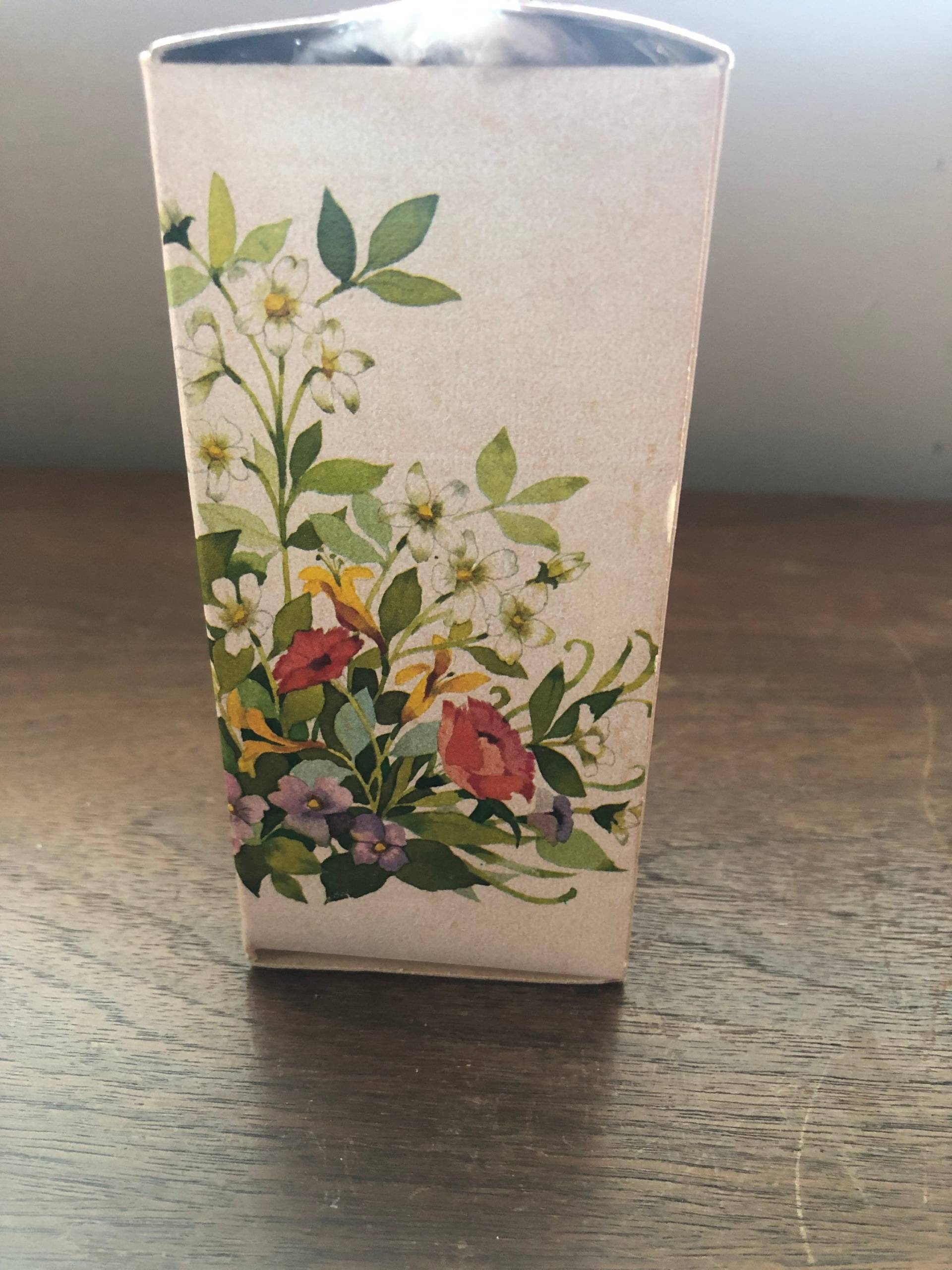 Avon Vintage Gartenmädchen Flieder Seife Avon Vintage Gartenmädchen Flieder Seife von VickysVintageVenue