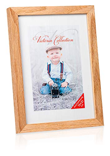 Klassischer Holz Bilderrahmen aus Eiche - Freistehender Fotorahmen für 15x21 cm Bilder | Einfach für Horizontale & Vertikale Fotos zu Verwenden | Geeignet für Tisch & Wand Klassischer Holz Bilderrahmen aus Eiche - Freistehender Fotorahmen für 15x21 cm Bilder | Einfach für Horizontale & Vertikale Fotos zu Verwenden | Geeignet für Tisch & Wand von Victoria Collection