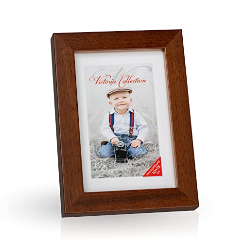 Victoria Collection Klassischer Holz Bilderrahmen für 10x15 cm Fotos - Fotorahmen in Braun mit Echtem Glas für Schöne Momente | Freistehender Holzrahmen geeignet für Tisch & Wand, Hoch- & Querformat Victoria Collection Klassischer Holz Bilderrahmen für 10x15 cm Fotos - Fotorahmen in Braun mit Echtem Glas für Schöne Momente | Freistehender Holzrahmen geeignet für Tisch & Wand, Hoch- & Querformat von Victoria Collection