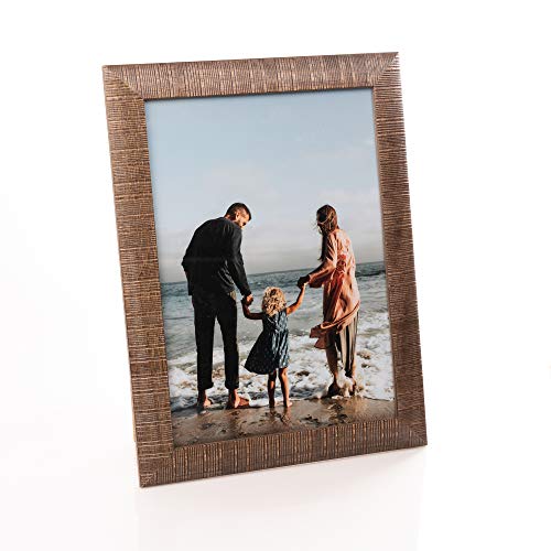 Klassischer Holz Bilderrahmen für DIN A4 Fotos - Geriffelter Fotorahmen in Dunkelbraun mit Echtem Glas für Schöne Momente | Freistehender Holzrahmen geeignet für Tisch & Wand, Hoch- & Querformat von Victoria Collection
