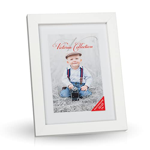 Klassischer Holz Bilderrahmen für DIN A5 / 15x21 cm Fotos - Fotorahmen in Weiß mit Echtem Glas für Schöne Momente | Freistehender Holzrahmen geeignet für Tisch & Wand, Hoch- & Querformat Klassischer Holz Bilderrahmen für DIN A5 / 15x21 cm Fotos - Fotorahmen in Weiß mit Echtem Glas für Schöne Momente | Freistehender Holzrahmen geeignet für Tisch & Wand, Hoch- & Querformat von Victoria Collection