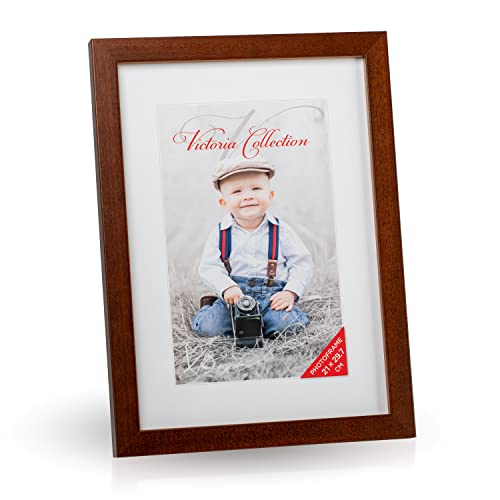 Victoria Collection Klassischer Holz Bilderrahmen für DIN A4 Fotos - Fotorahmen in Braun mit Echtem Glas für Schöne Momente | Freistehender Holzrahmen geeignet für Tisch & Wand, Hoch- & Querformat Victoria Collection Klassischer Holz Bilderrahmen für DIN A4 Fotos - Fotorahmen in Braun mit Echtem Glas für Schöne Momente | Freistehender Holzrahmen geeignet für Tisch & Wand, Hoch- & Querformat von Victoria Collection