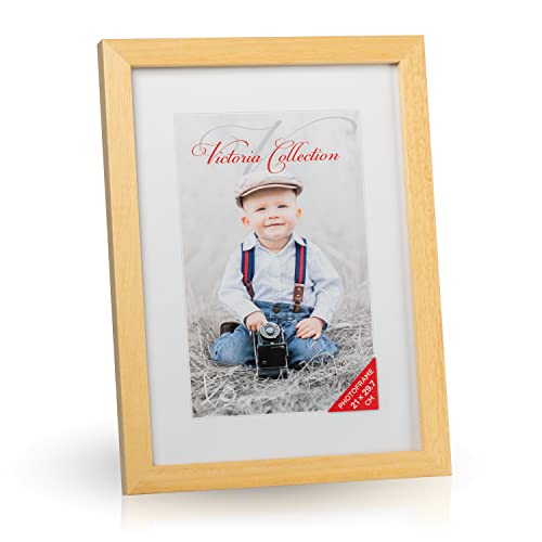 Victoria Collection Klassischer Holz Bilderrahmen für DIN A4 Fotos - Fotorahmen mit Echtem Glas für Schöne Momente | Freistehender Holzrahmen geeignet für Tisch & Wand, Hoch- & Querformat Victoria Collection Klassischer Holz Bilderrahmen für DIN A4 Fotos - Fotorahmen mit Echtem Glas für Schöne Momente | Freistehender Holzrahmen geeignet für Tisch & Wand, Hoch- & Querformat von Victoria Collection