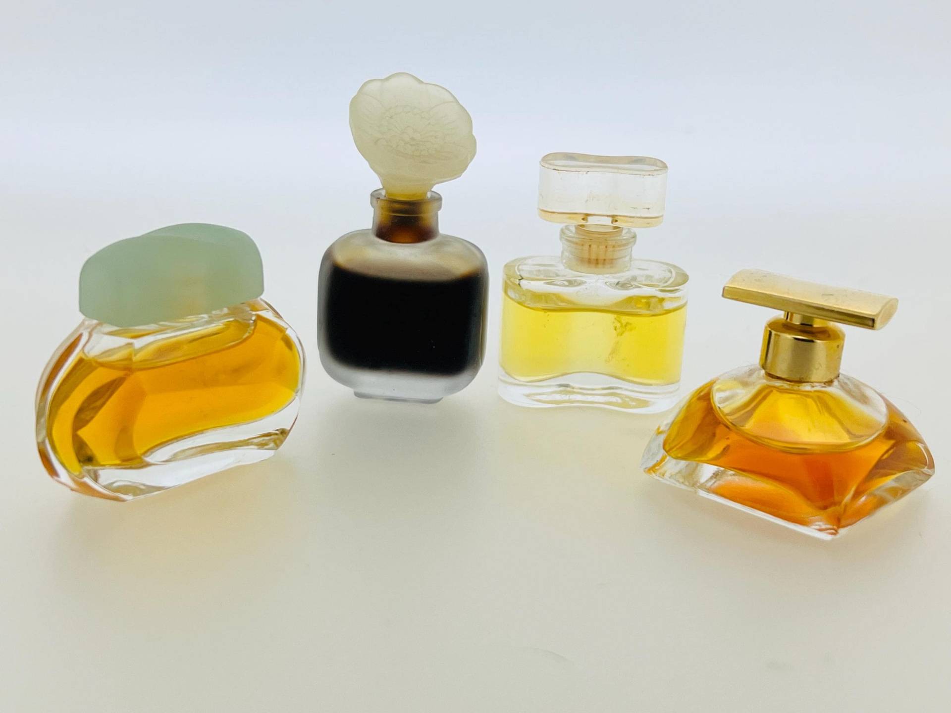 Vintage Lot 4 Parfume Miniatur Estēe Lauder, Gezaubert, Jugend Dew, Wissend, Weißes Leinen Vintage Lot 4 Parfume Miniatur Estēe Lauder, Gezaubert, Jugend Dew, Wissend, Weißes Leinen von VintagGlamour