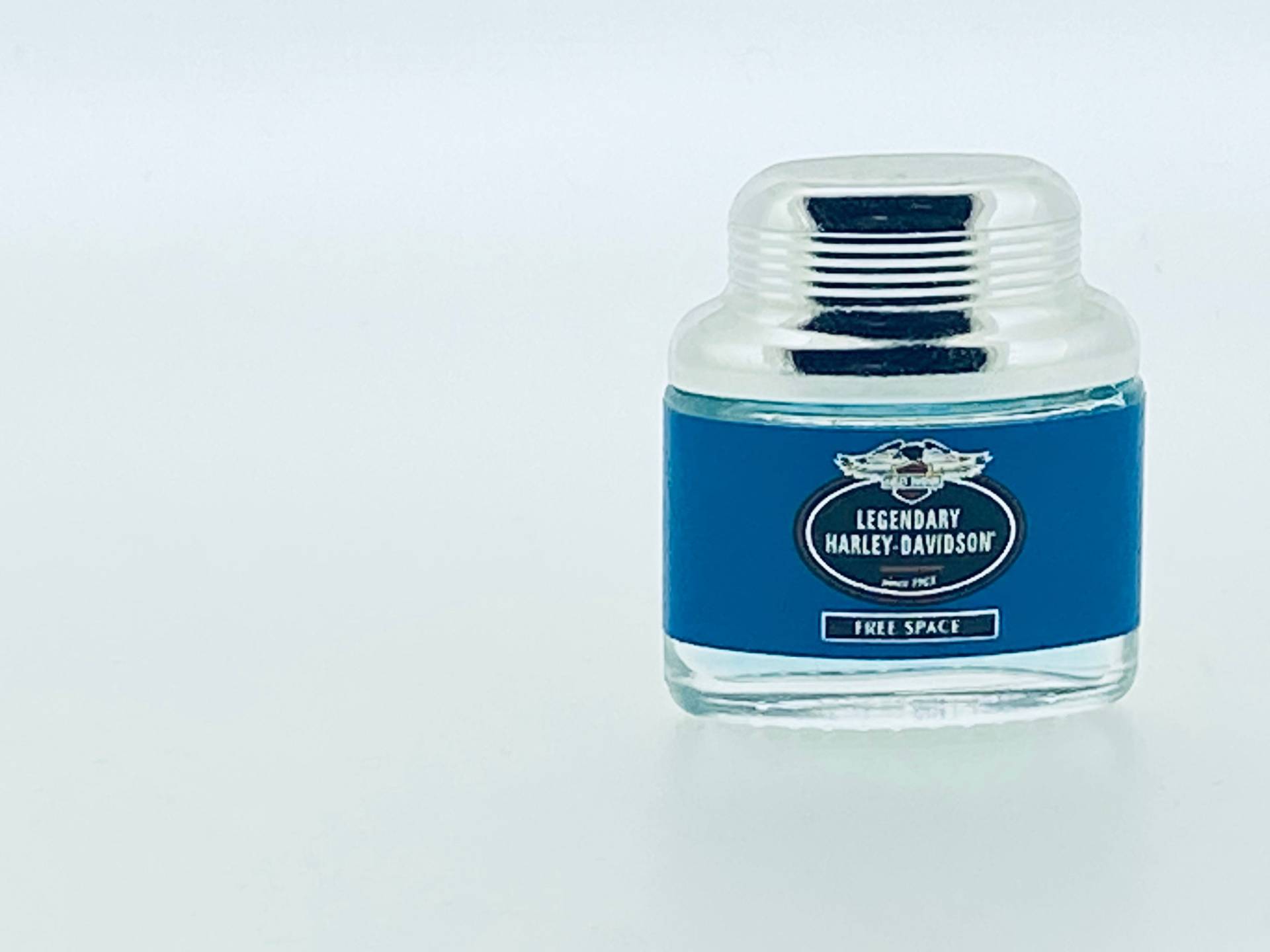 Free Space Harley-Davidson 2000 Eau De Toilette Miniatur 4 Ml Free Space Harley-Davidson 2000 Eau De Toilette Miniatur 4 Ml von VintagGlamour