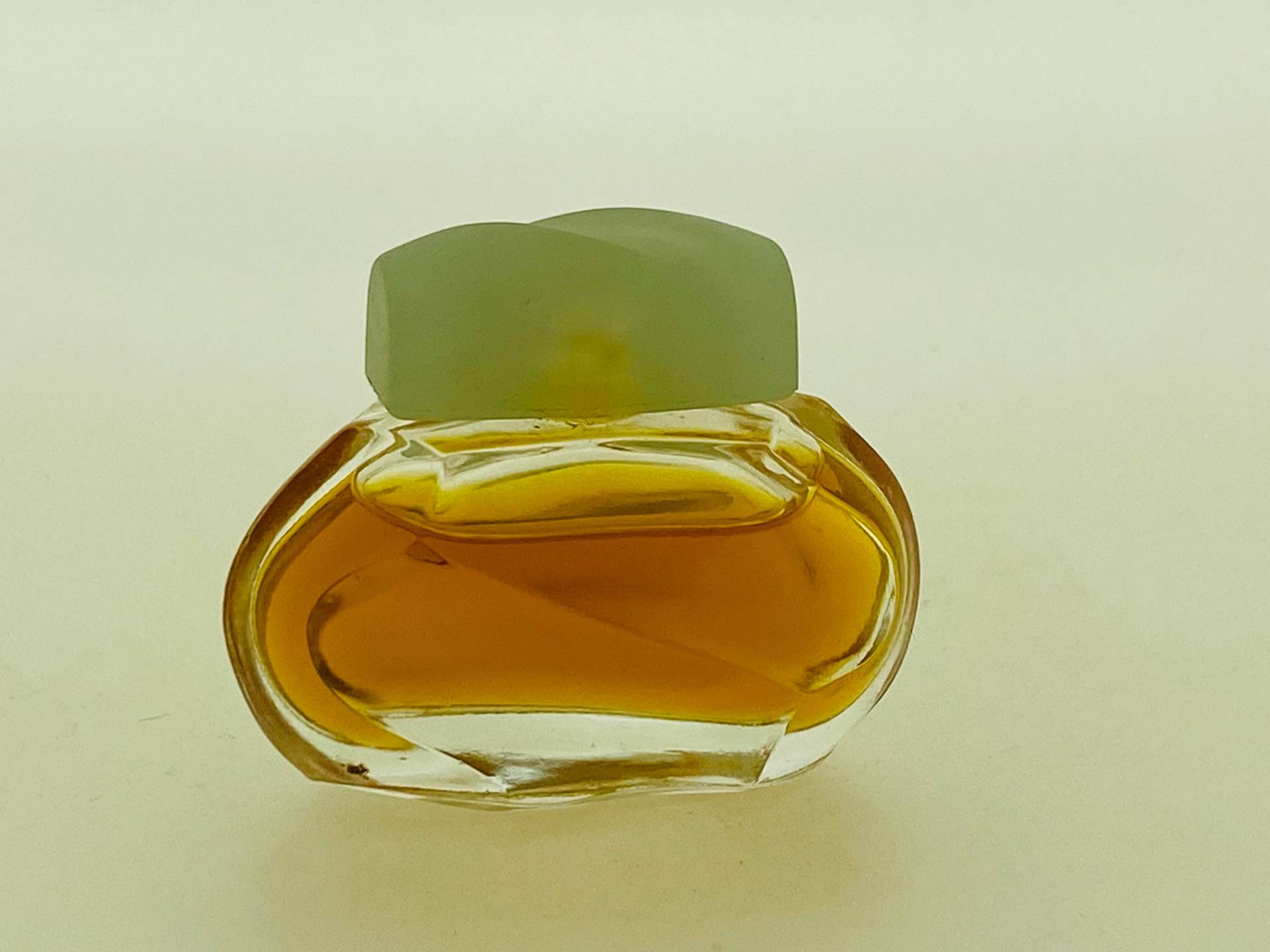 Knowing Estēe Lauder 1988 Parfum Mini 3, 5 Ml Knowing Estēe Lauder 1988 Parfum Mini 3, 5 Ml von VintagGlamour