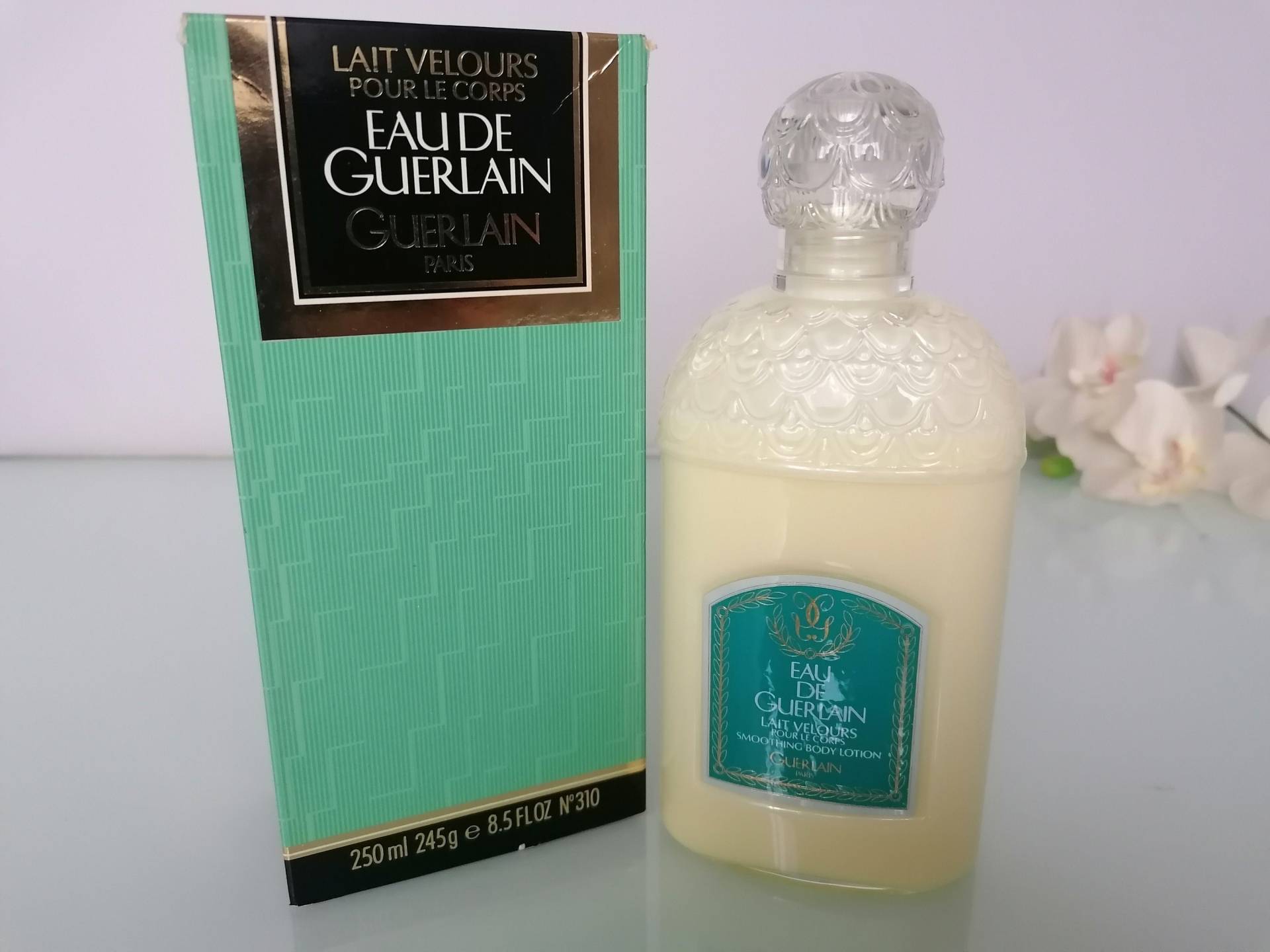 Eau De Guerlain Glättende Körperlotion 250 Ml Seltener Parfümierter Vintage Körper von VintageItalienstyle