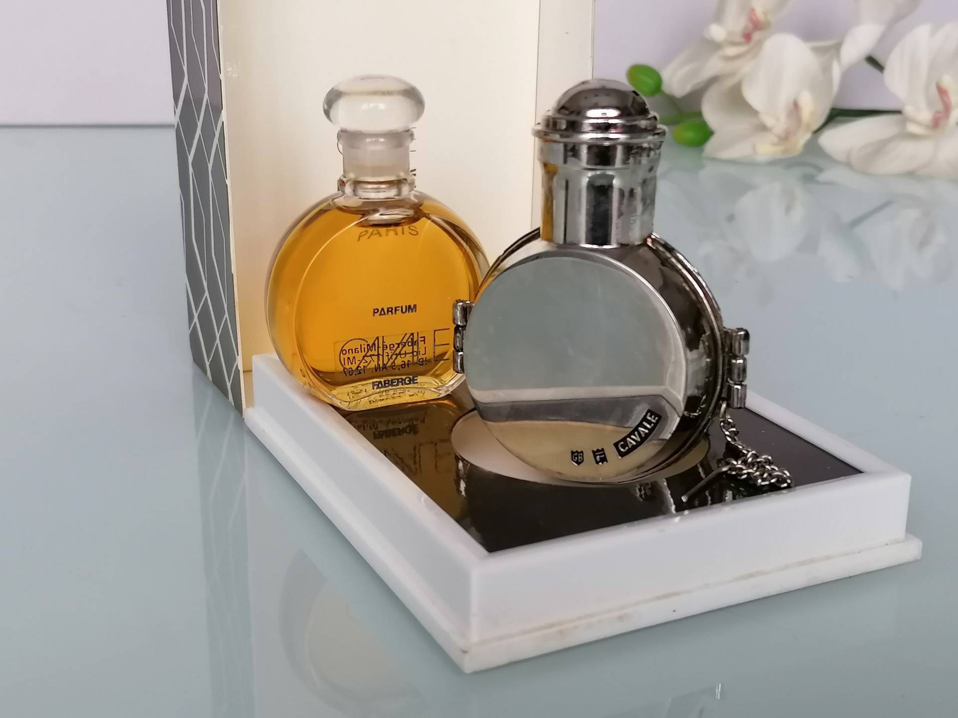 Faberge Cavale Parfüm/Extra 1/2 Fl.oz, Oder 15 Ml, in Metallgehäuse, Seltene Vintage 1970Er Jahre Faberge Cavale Parfüm/Extra 1/2 Fl.oz, Oder 15 Ml, in Metallgehäuse, Seltene Vintage 1970Er Jahre von VintageItalienstyle