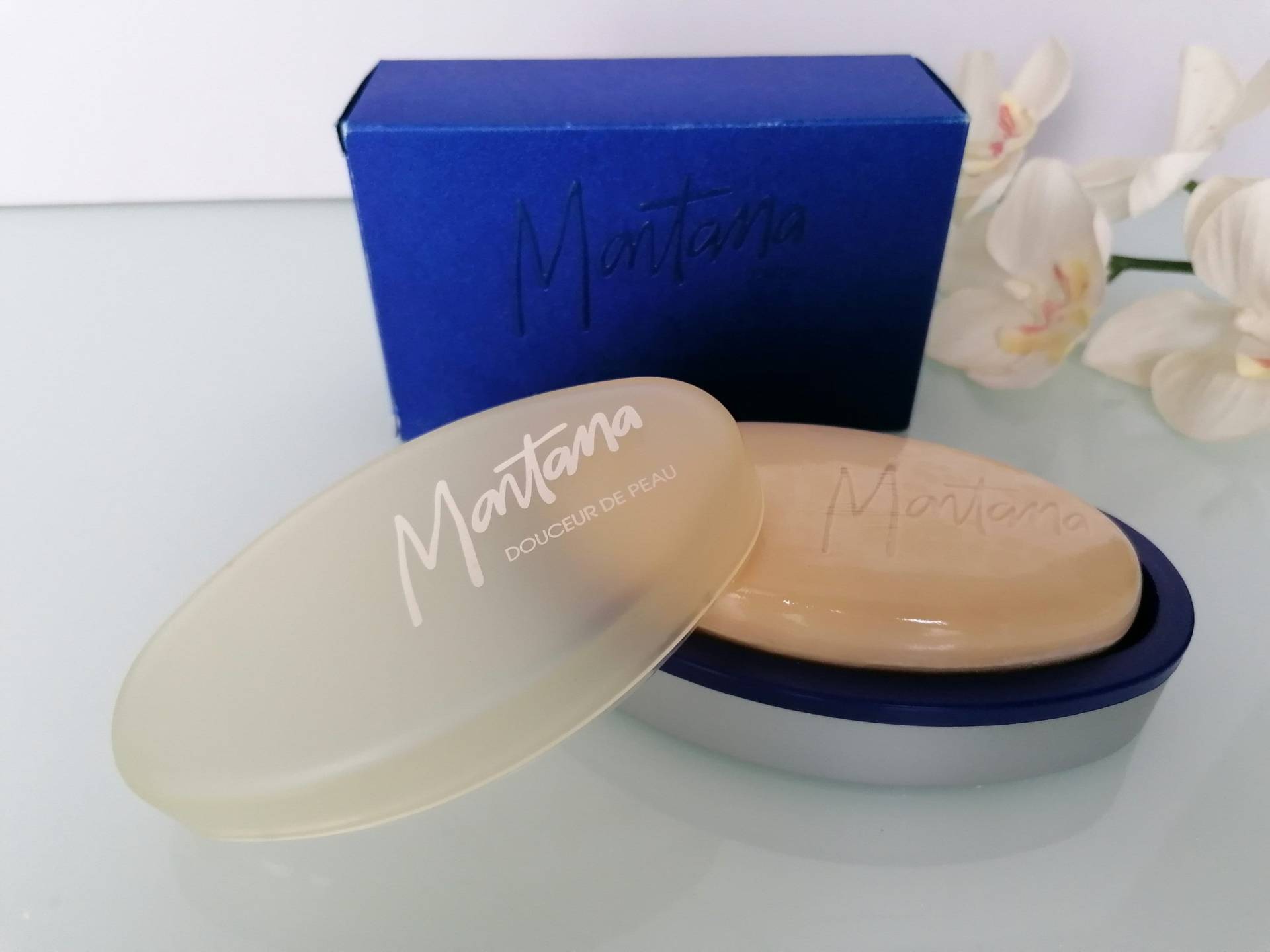 Vintage Parfümierte Seife Montana Parfum De Peau 150 G Badeseife Für Frauen Mit Blauem Halter Vintage Parfümierte Seife Montana Parfum De Peau 150 G Badeseife Für Frauen Mit Blauem Halter von VintageItalienstyle