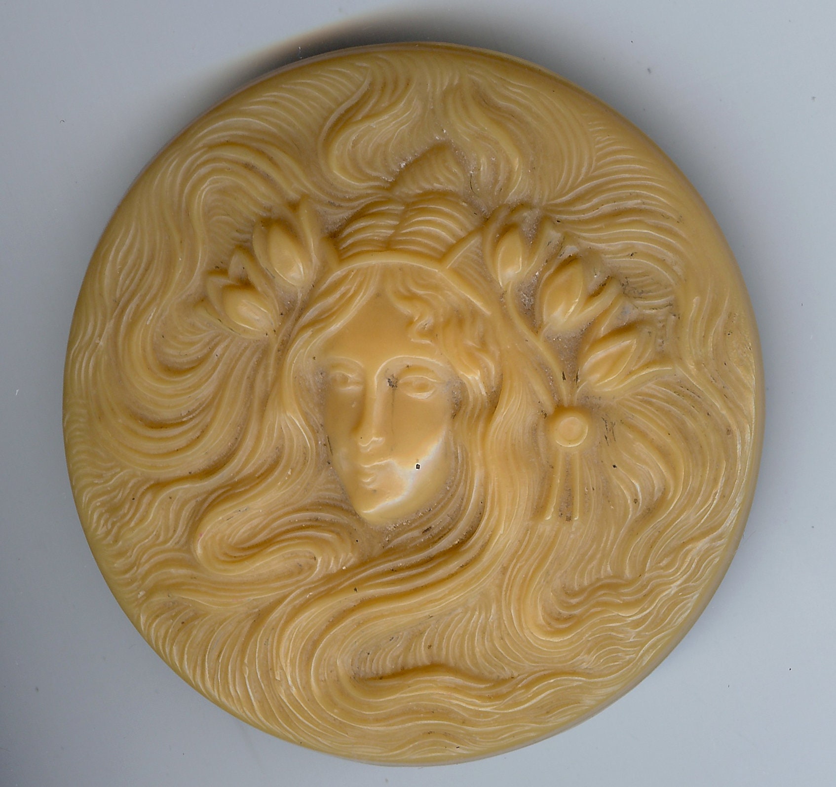 Vintage Celluloid Jugendstil Frauen Gesicht Mit Fließenden Haaren Handspiegel Vintage Celluloid Jugendstil Frauen Gesicht Mit Fließenden Haaren Handspiegel von VintageLovedOne
