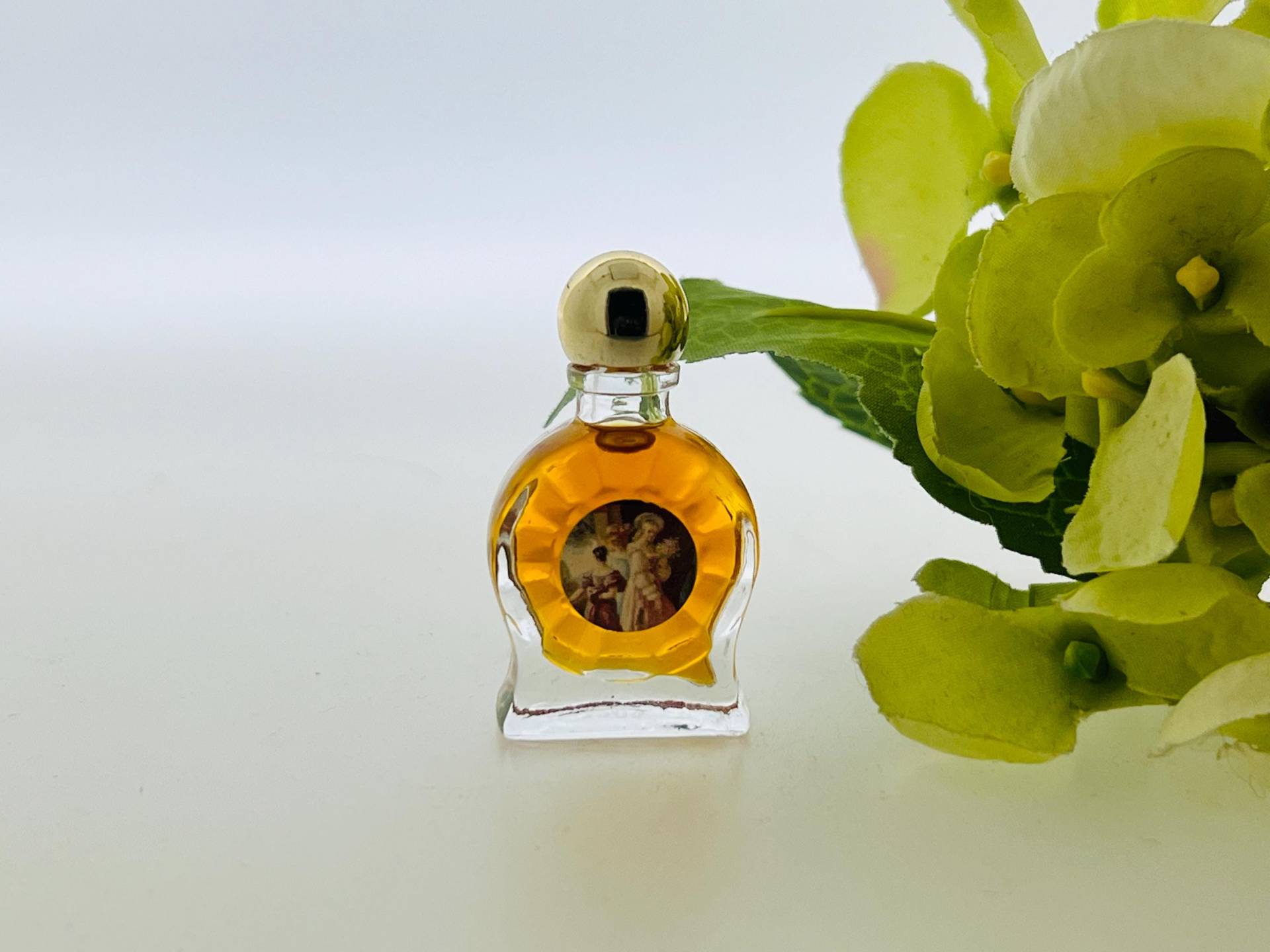 Bal À Versailles Jean Desprez 1962 Parfum Miniatur 2 Ml Bal À Versailles Jean Desprez 1962 Parfum Miniatur 2 Ml von VintagePerfumeShop