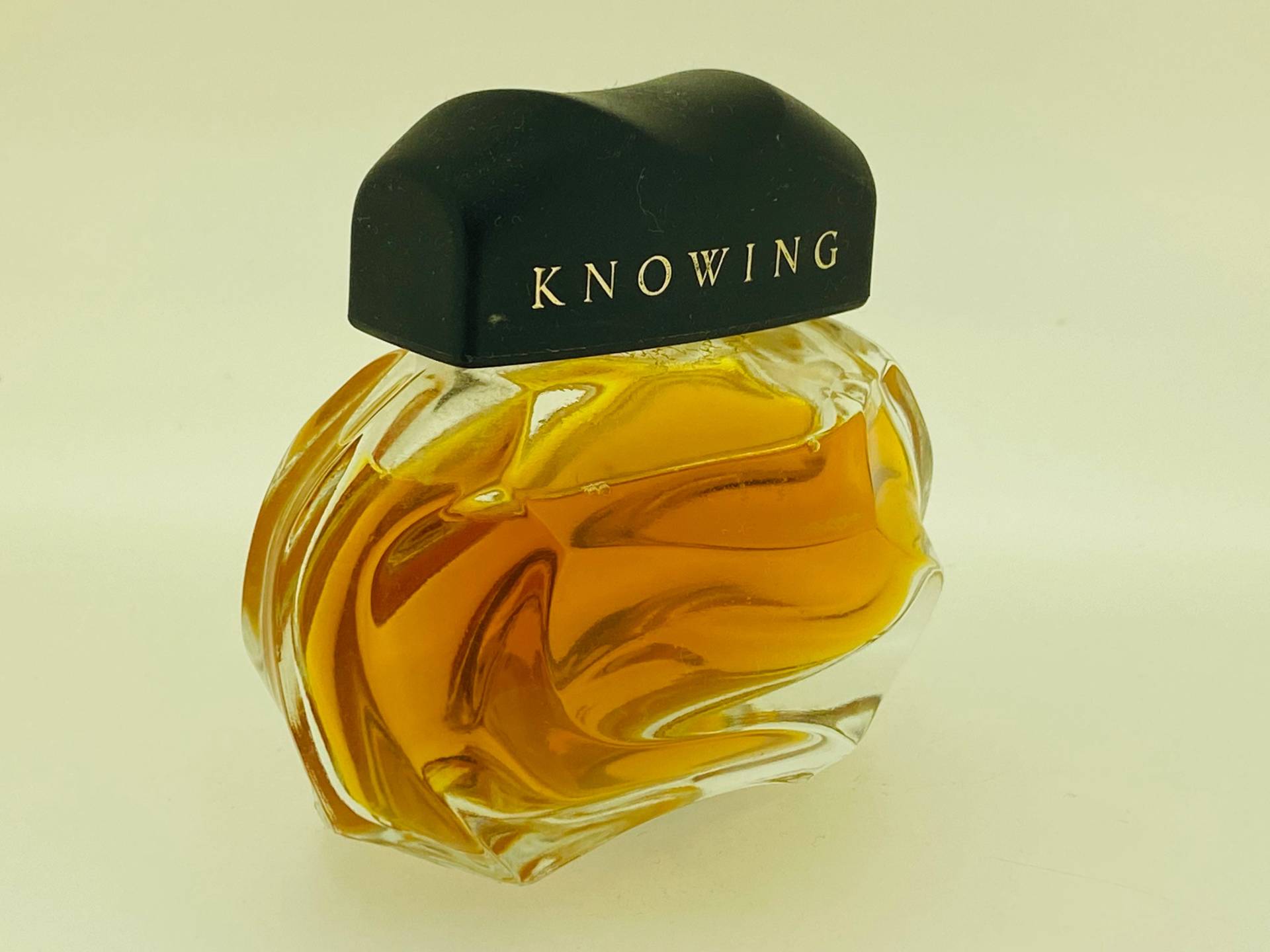 Knowing Estee Lauder 1988 Eau De Parfum 50 Ml Selten Knowing Estee Lauder 1988 Eau De Parfum 50 Ml Selten von VintagePerfumeShop