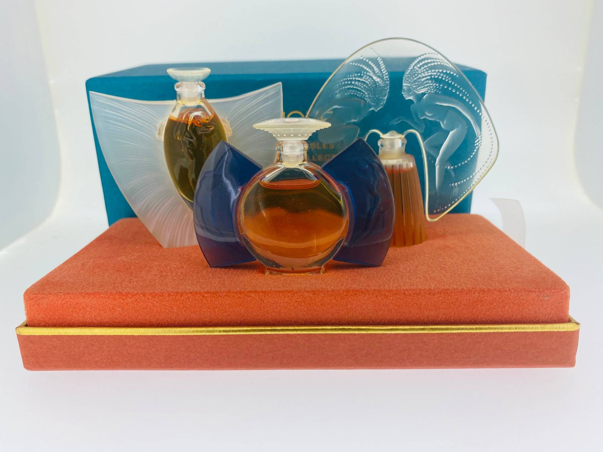 Lalique Les Introuvables Edition Ultimative Sammlung 3 Miniature Deluxe Parfum 4, 5 Ml Lalique Cristal Lalique Les Introuvables Edition Ultimative Sammlung 3 Miniature Deluxe Parfum 4, 5 Ml Lalique Cristal von VintagePerfumeShop