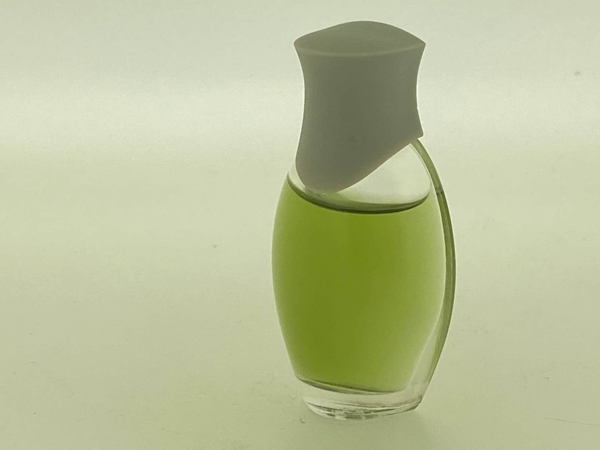 Millennia Avon 1996 Eau De Parfum Miniatur 4 Ml von VintagePerfumeShop