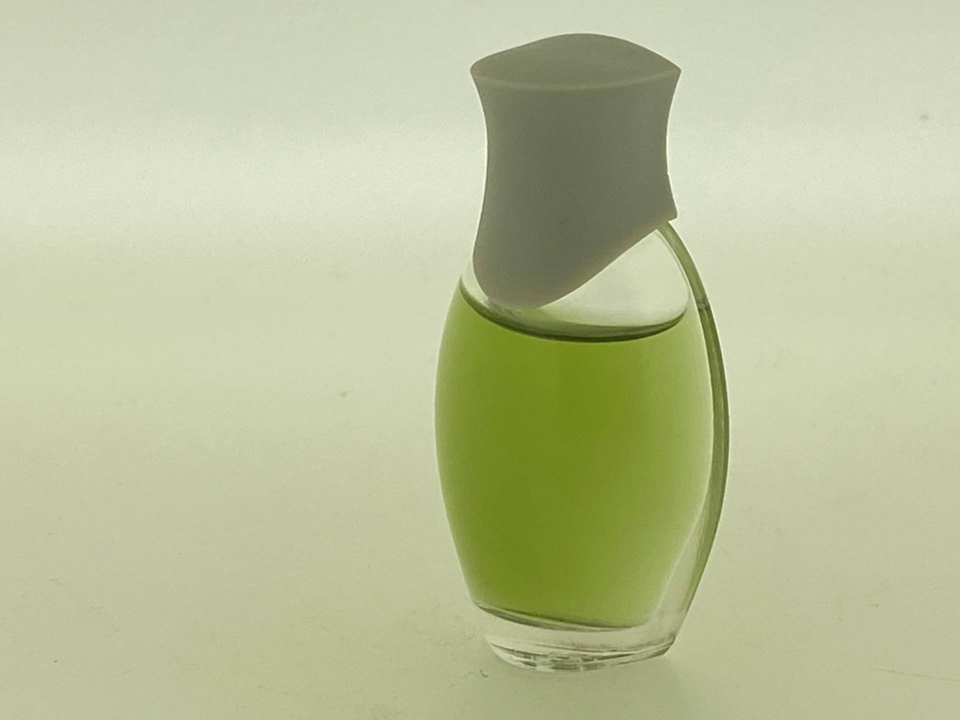 Millennia Avon 1996 Eau De Parfum Miniatur 4 Ml Millennia Avon 1996 Eau De Parfum Miniatur 4 Ml von VintagePerfumeShop