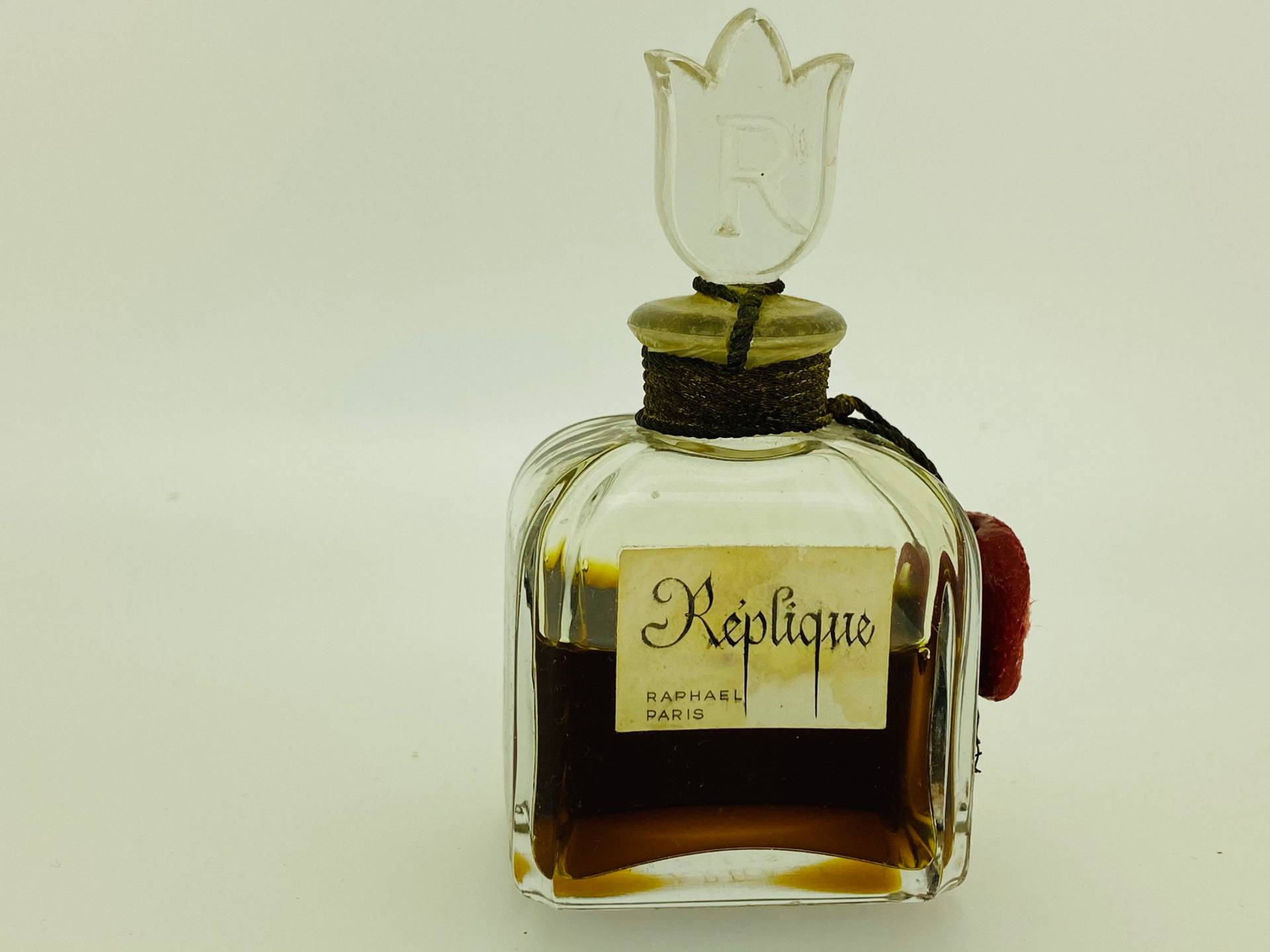 Réplique Raphael Paris 1944 Parfum 30 Ml 70% Gefüllt Réplique Raphael Paris 1944 Parfum 30 Ml 70% Gefüllt von VintagePerfumeShop