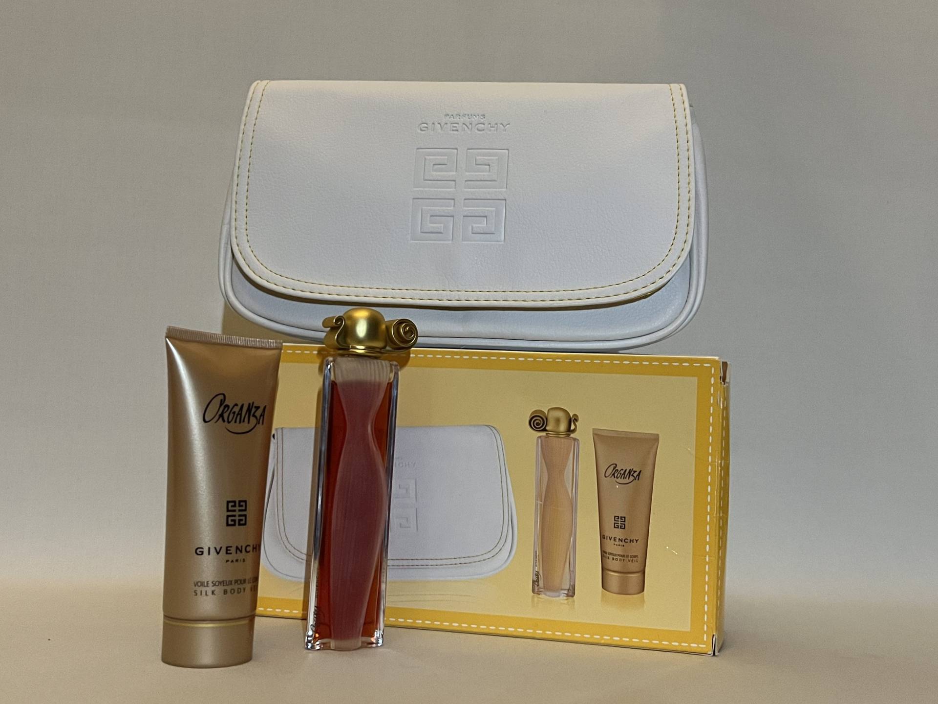 Set - Organza Perlmuttchy 1996 Eau De Parfum 50 Ml, Körpercreme 100 Kosmetiktasche Set - Organza Perlmuttchy 1996 Eau De Parfum 50 Ml, Körpercreme 100 Kosmetiktasche von VintagePerfumeShop