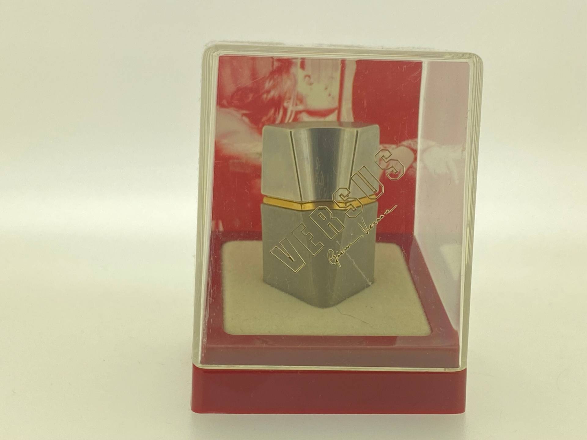 Versus Donna Versace 1992 Eau De Toilette 3, 5 Ml Versus Donna Versace 1992 Eau De Toilette 3, 5 Ml von VintagePerfumeShop