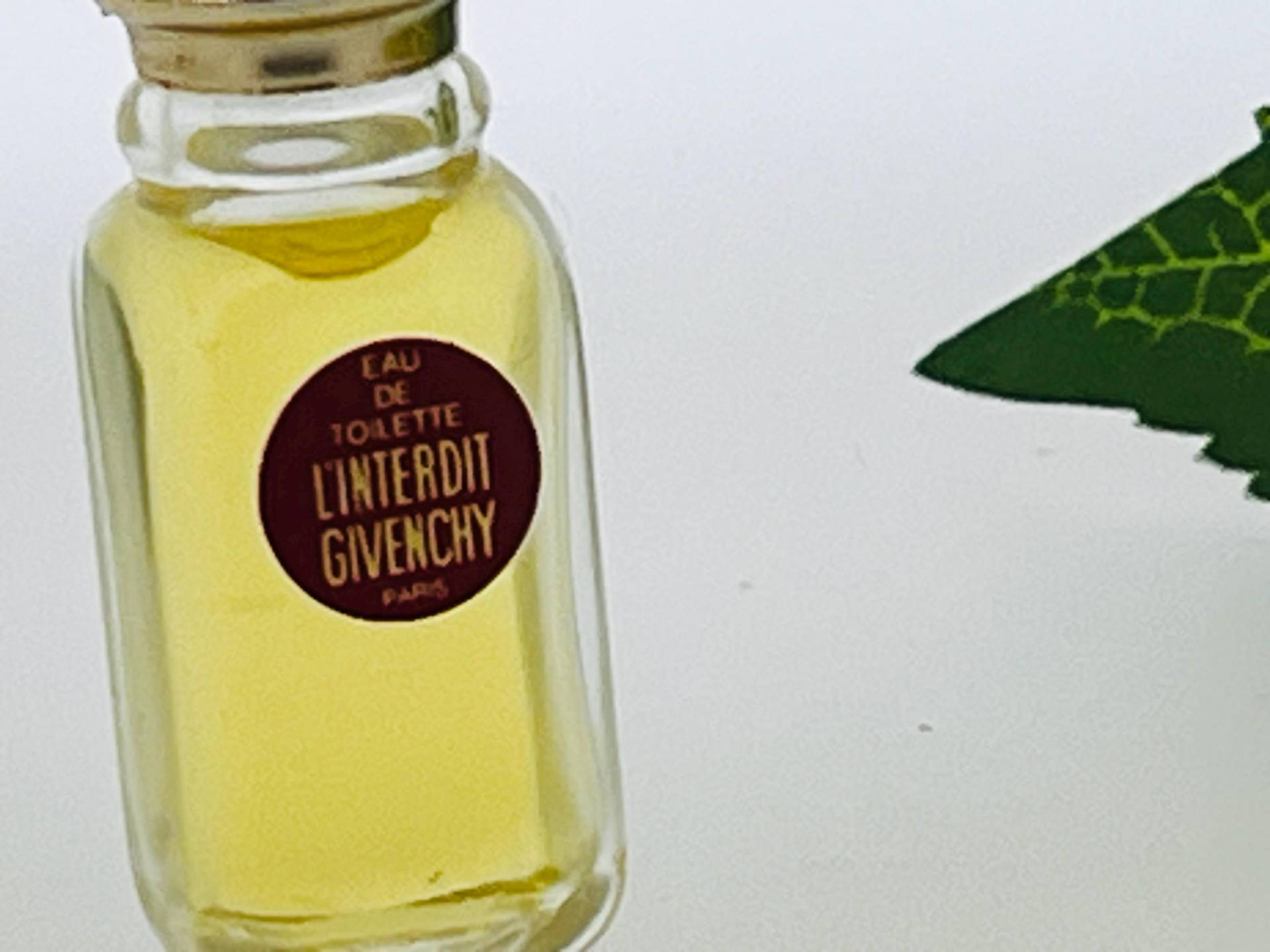 Vintage L'interdit Daisy 1957 Eau De Toilette Miniatur 4 Ml Vintage L'interdit Daisy 1957 Eau De Toilette Miniatur 4 Ml von VintagePerfumeShop