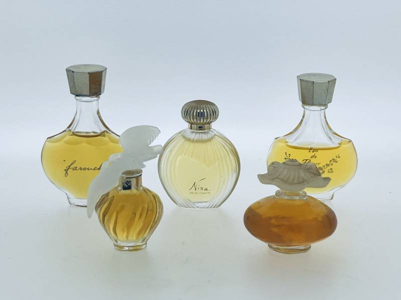 Vintage Set 5 Miniatur Nina Ricci, Fleur De Fleurs, Farouche, Nina, L'air Du Temps, Eau Toilette Mini Ml von VintagePerfumeShop