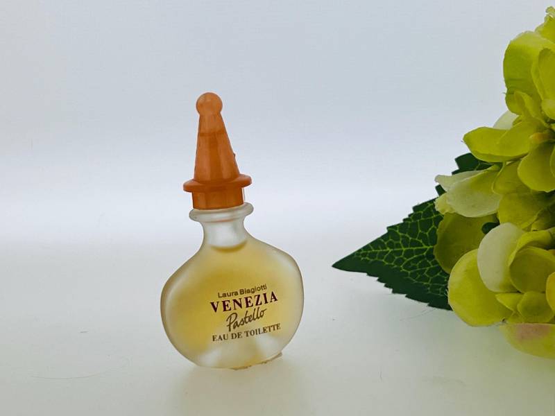Vintage Venezia Pastello, Laura Biagiotti 1995 Eau De Toilette 5 Ml Miniatur von VintagePerfumeShop