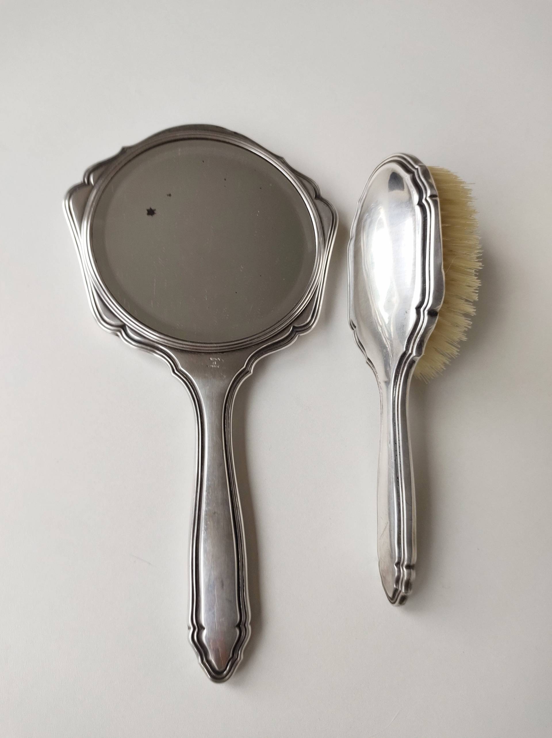 Antikes Kosmetikspiegel Set 1930Er Jahre Spiegel Und Haarbürste Hermann Bauer Vintage Für Damen Antikes Kosmetikspiegel Set 1930Er Jahre Spiegel Und Haarbürste Hermann Bauer Vintage Für Damen von VintagePrinces